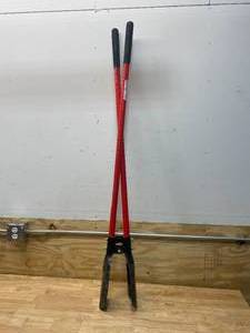 lot 111 image: CRAFTSMAN 9-in Post Hole Digger