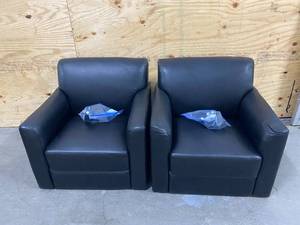 lot 121 image: Lot of 2- Black Lounge Chairs