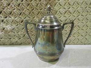 (EC1) Silver Container with Lid...