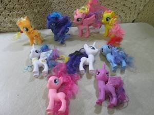 (F-0) Assorted Toy Figures...