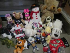 (EW5) Lot of Stuffed Animals Etc...