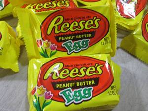 (B-3) 18 Reeses Peanut Butter Eggs ...