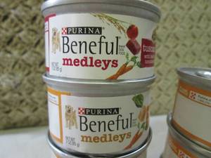 (B-2) 9 Cans Purina Beneful Medleys...