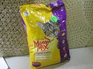 (C-2) 16 Pounds Cat Food Best by Ma...