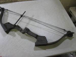 (C-3) Seneca Kids Size Compound Bow...