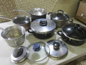 (BS) Assorted Kitchen Pans and Lids...