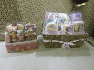 (A-4T) 2 Gift BasketsSets...