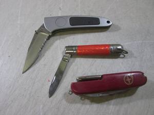 (CNTR) 2 Folding Knives and Multi T...
