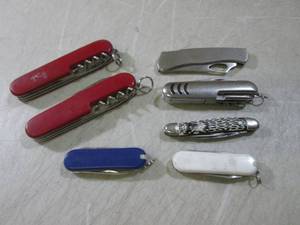 (CNTR) Assorted Pocket Knives...