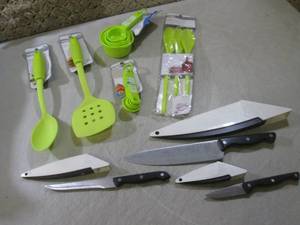 (EC1) Assorted Kitchen Tools and Kn...