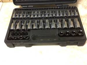 GEARWRENCH 14 in., 38 in. and 12 in. Drive SAEMetric Master Hex and Torx Bit Socket Set (84-Piece) Customer Returns See Pictures