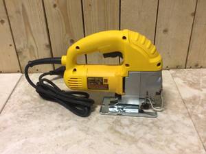 DEWALT 5.5 Amp Corded Jig Saw Kit Customer Returns See Pictures