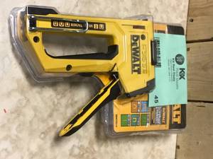 DEWALT 5-in-1 Multi-Tacker Stapler and Brad Nailer Multi-Tool with Bonus 38 in. Heavy Duty Staples (5000-Pack) Customer Returns See Pictures
