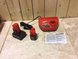 Milwaukee M12 12-Volt Lithium-Ion 4.0 Ah and 2.0 Ah Battery Packs and Charger Starter Kit Customer Returns See Pictures