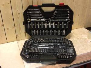 Husky Mechanics Tool Set (194-Piece) Customer Returns See Pictures