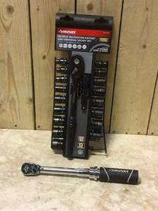 lot 18 image: 20-Piece  100-Position Rachet and Universal Socket Set by Husky Customer Returns See Pictures
