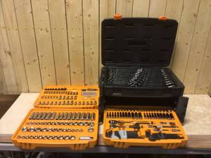 lot 47 image: Dewalt  Mechanics Tool Set  Customer Returns See Pictures