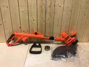BLACKDECKER 14 in. 6.5-Amp Corded Electric Straight Shaft Single Line 2-in-1 String Grass TrimmerLawn Edger Customer Returns See Pictures