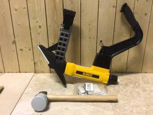 DEWALT 2-in-1 Pneumatic 15.5-Gauge and 16-Gauge Flooring Tool Customer Returns See Pictures