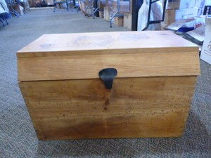 lot 41 image: Small Wooden Chest