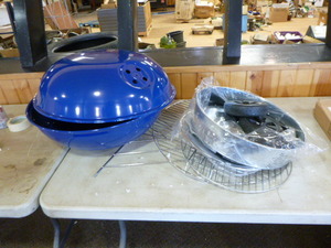 lot 44 image: New Miller Lite Kettle Grill