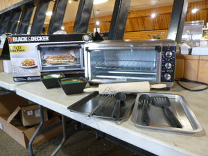 lot 49 image: Black & Decker Extra Wide Convection Oven