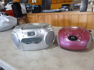 lot 76 image: 2 Radios