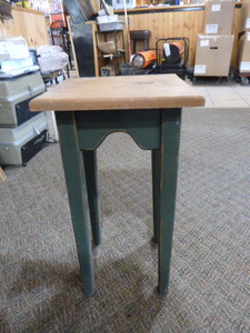 lot 79 image: Small Table