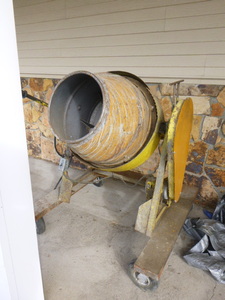 lot 3 image: Cement Electric Mixer