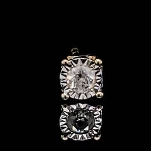 Estate Classic Lightweight Petite 0.15ctw Round Diamond Solitaire Stud Earring in 14k Yellow Gold $425 Retail
