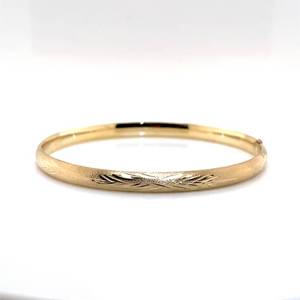Estate Retro 5mm Slim Rounded Stackable Bangle Bracelet with Diamond-Cut Sandblasted Finish in Yellow Gold $775 Retail