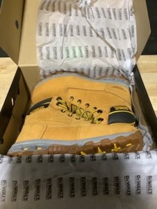 DEWALT Mens Halogen 6 in. Work Boots - Soft Toe - Wheat Size 8(W). See Pictures