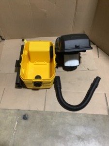 DEWALT 4 Gal. Poly WetDry Vac. See Pictures