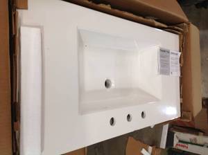 lot 39 image: Home Decorators Collection Greenview 36.50 in. W x 18.75 in. D x 36.27 in. H Single Sink Bath Vanity in Pearl Gray with White Top and Mirror Customer returns See Pic