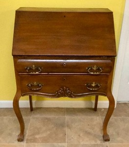 lot 44 image: Antique Secretary Desk