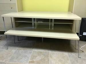 lot 117 image: Entertainment Center
