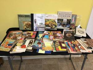 lot 123 image: Cook Book Lot 2