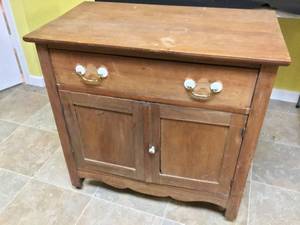 lot 129 image: Antique DresserCommode