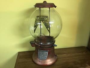lot 91 image: VintageAntique Gumball Machine