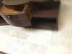 lot 101 image: 2 End Tables