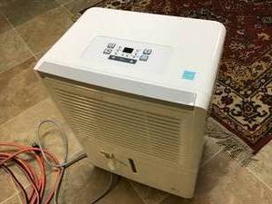 lot 106 image: Dehumidifier
