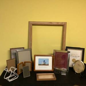 lot 112 image: FramesPhoto Stands