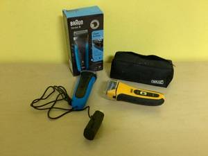 lot 170 image: 2 Electric Razors