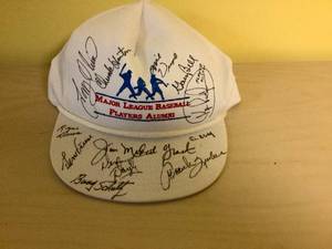 lot 172 image: Major League Baseball Players Alumni signed Hat
