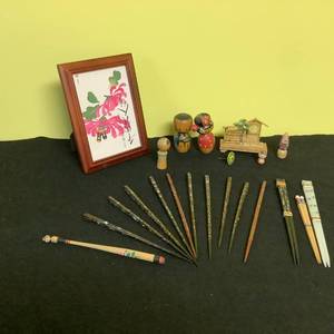 lot 133 image: 8 sets of chopstcks, 1 framed print...