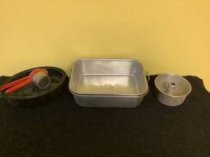 lot 141 image: Bakeware Lot