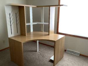 lot 202 image: Corner Desk