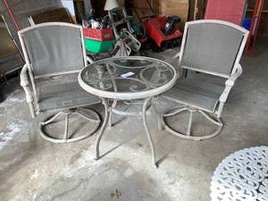 lot 205 image: Patio Furniture