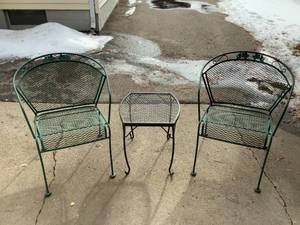 lot 206 image: Metal Patio Set