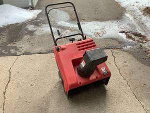 lot 208 image: Snow Blower